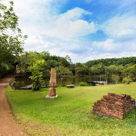 Lake Serenity Resort & Spa Kuruwita Экстерьер фото
